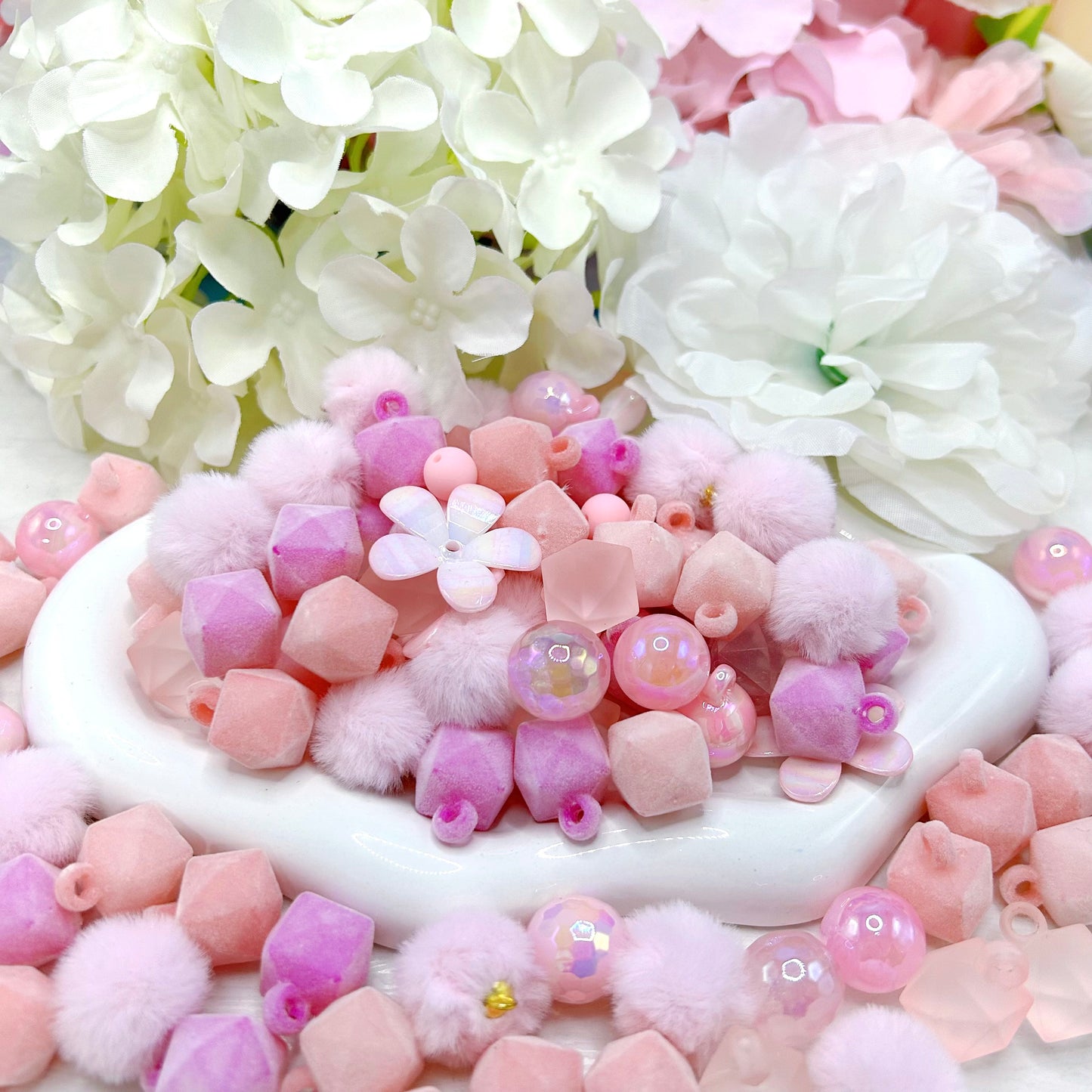 【Q690】ふわふわピンク リース用ビーズ