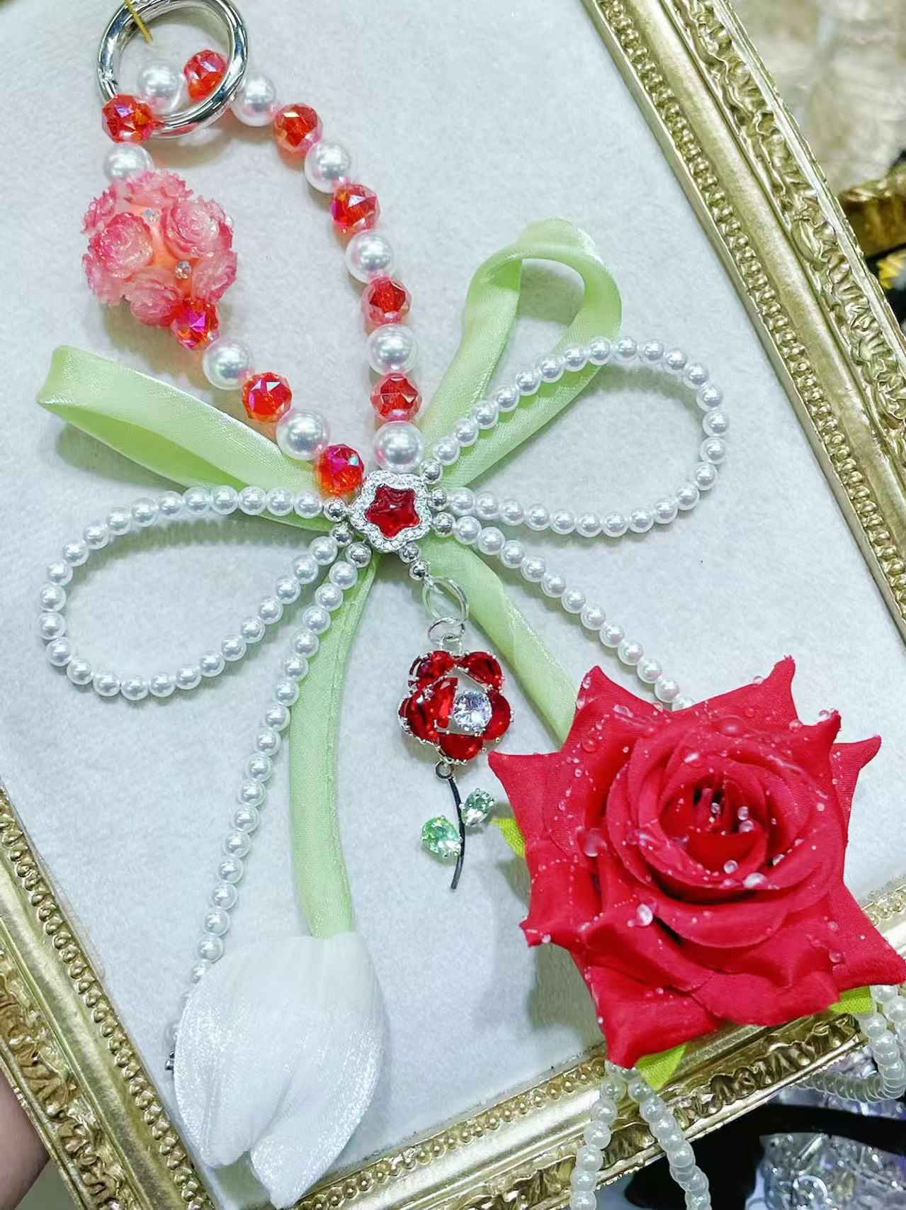 春のチューリップと薔薇