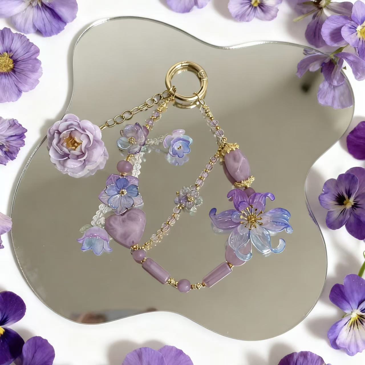 【Q385】葡萄果肉たっぷりだ　 高級アクリル