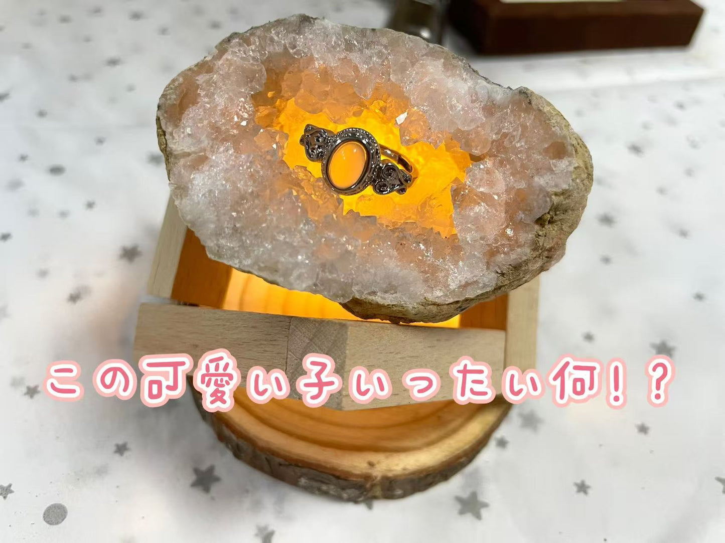 モロッコ産の白水晶ジオード割り