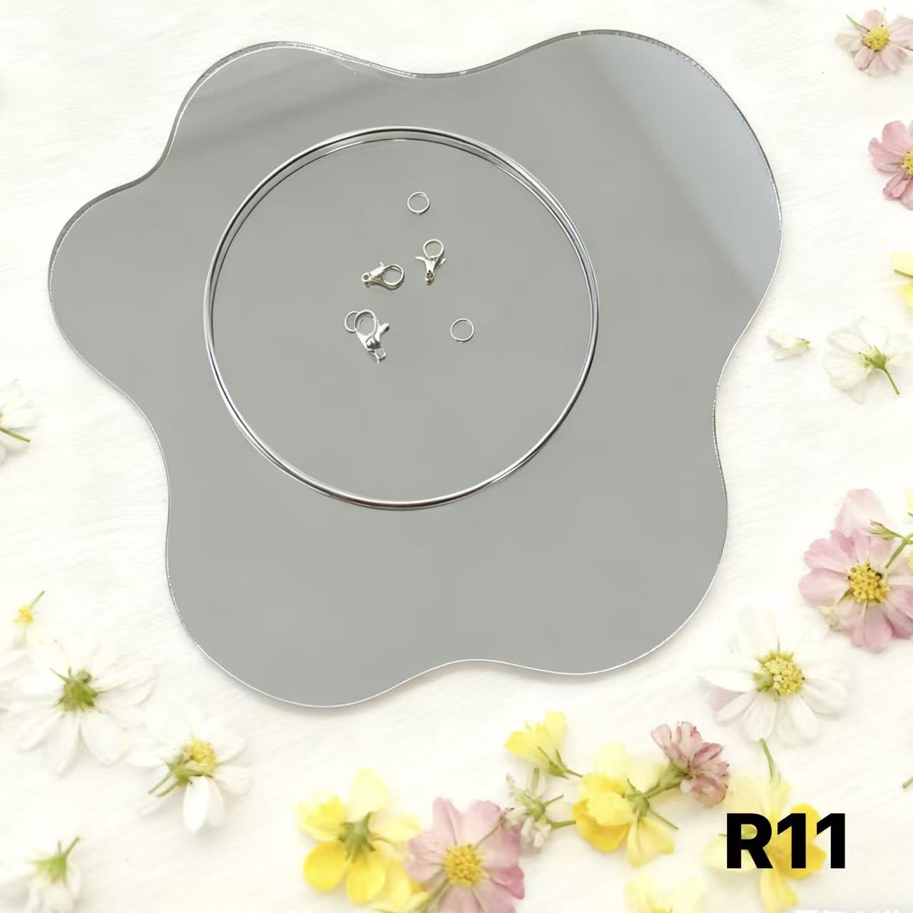 ＜R＞リース　チャーム