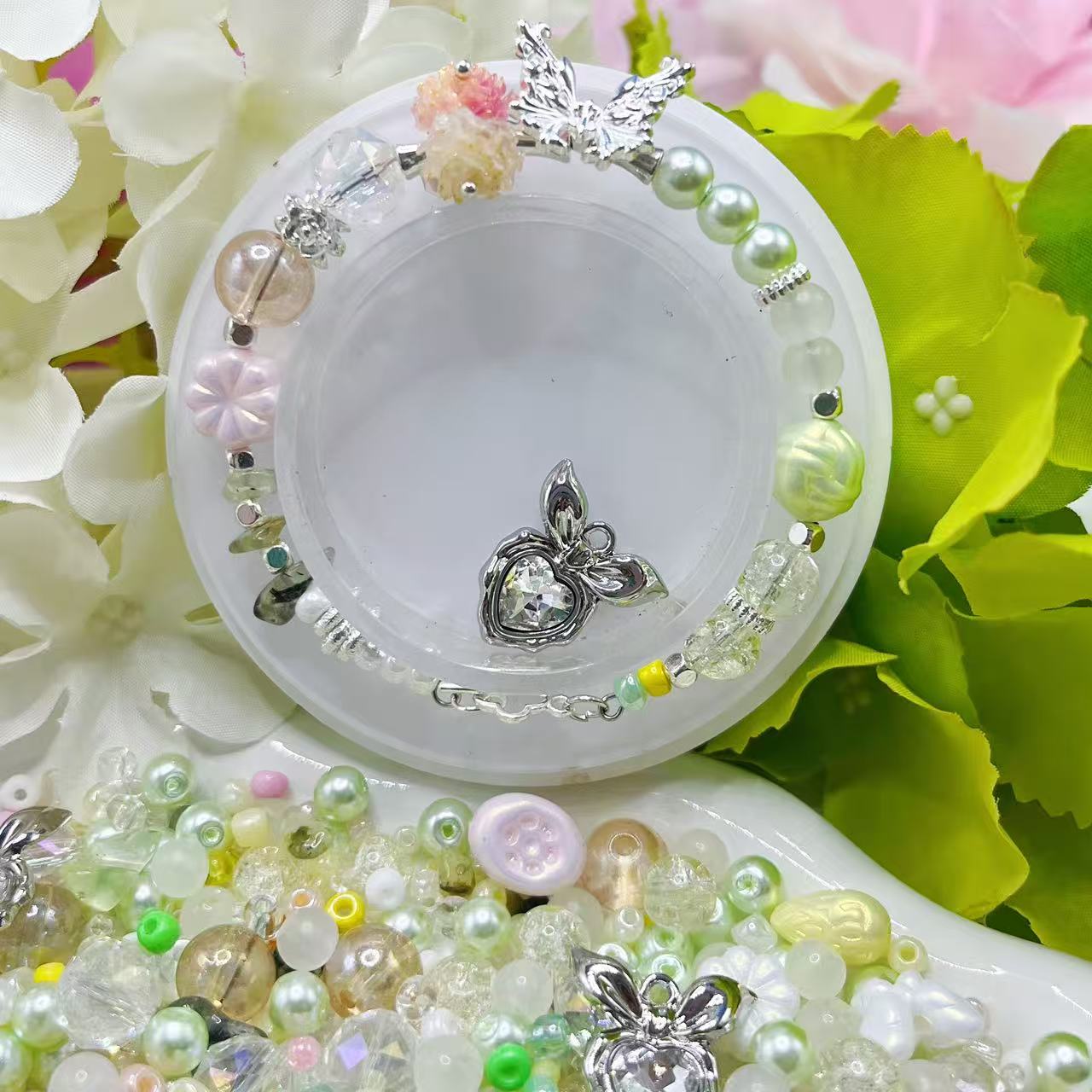 【Q145】若芽 ペリドットさざれ石*ソフトバラ*アクリル*瑠璃