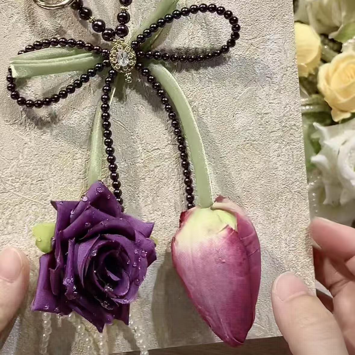 春のチューリップと薔薇