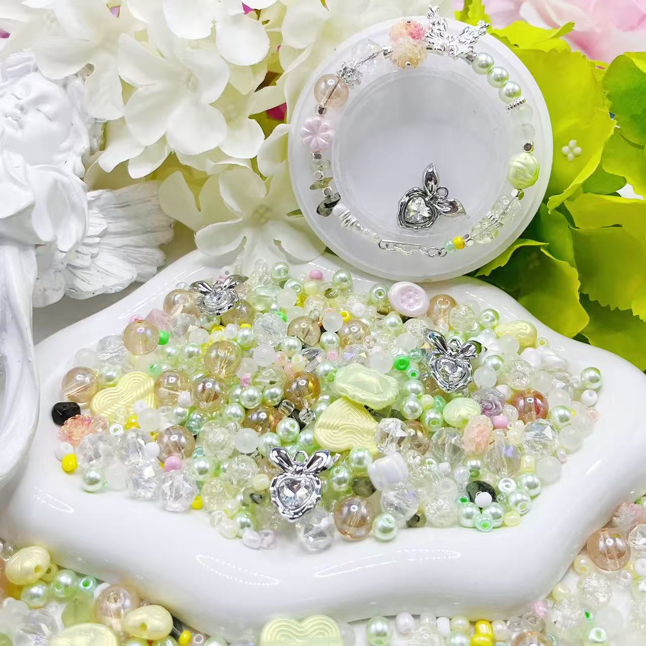 【Q145】若芽 ペリドットさざれ石*ソフトバラ*アクリル*瑠璃